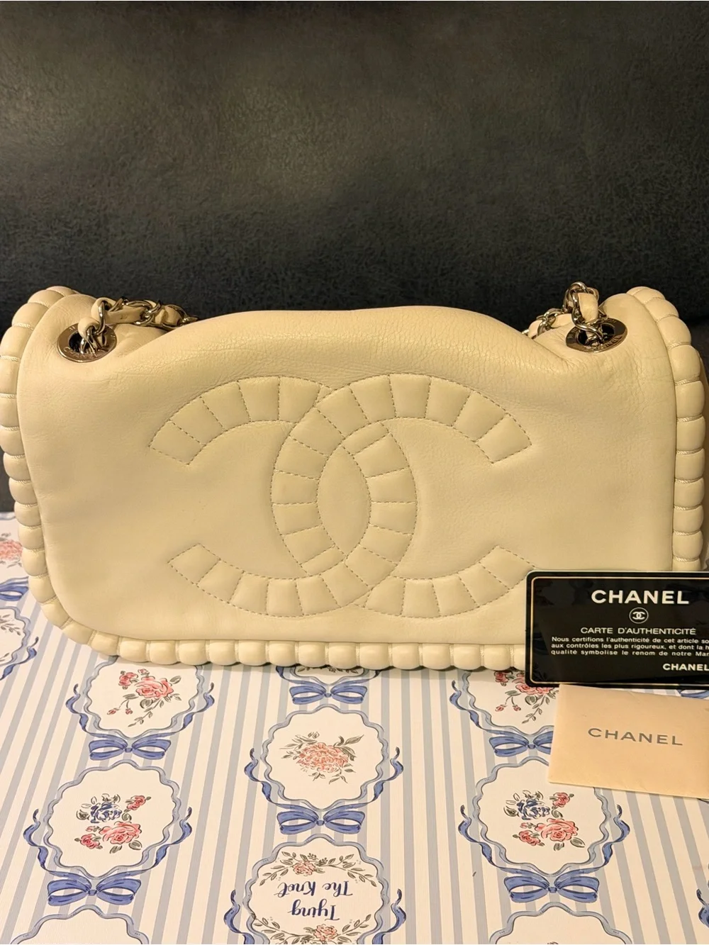 CHANEL Cream Quilted Lambskin Shoulder Bag with silver-tone Chain - Picture 3 of 17